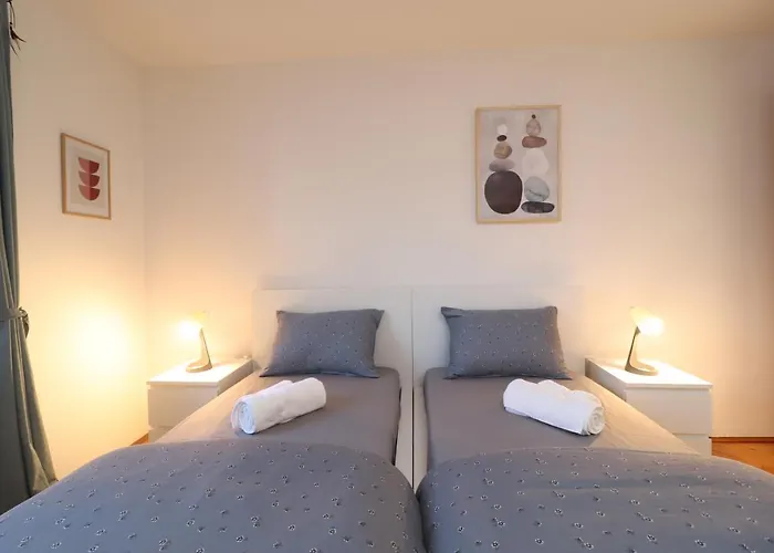 Apartment Vili, Green Oasis Step To The Sea